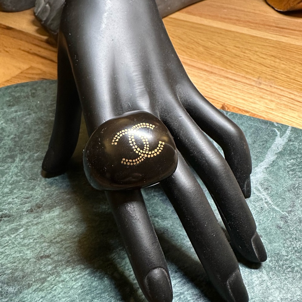 Chanel vintage resin coco crush ring